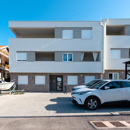 Apartment Apartman Mia Бродарица Экстерьер фото
